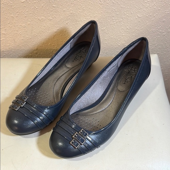 Life stride flats size 7 1/2 - Picture 1 of 10